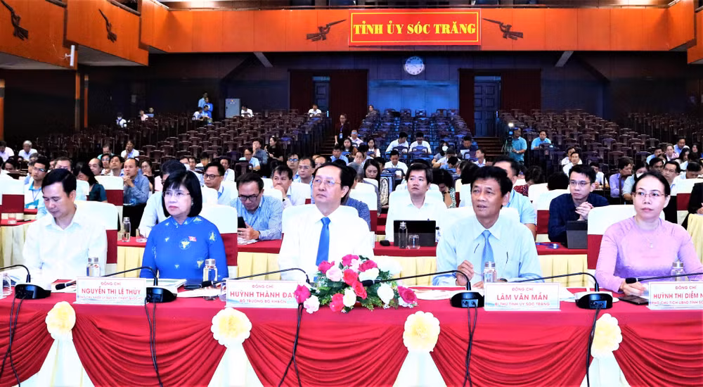 Các đại biểu dự Hội thảo.