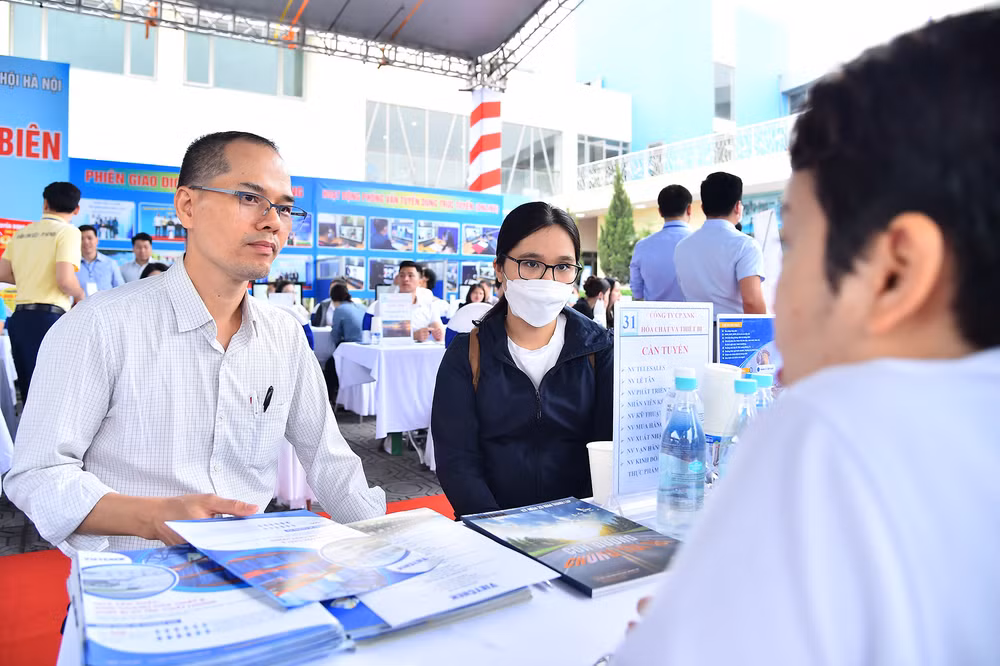 Theo tổng kết, Ngày hội Ngày hội gắn kết giáo dục nghề nghiệp Thủ đô với thị trường lao động góp phần vào kết quả chung của giáo dục nghề nghiệp Thủ đô trong năm 2022: Tuyển sinh đào tạo cho 252.286 lượt người, đạt 112,4% kế hoạch, tăng 13,58% so với cùng kỳ năm 2021. Có 196.539 học sinh, sinh viên, học viên tốt nghiệp, tăng 14,01% so với năm 2021. Tỷ lệ lao động qua đào tạo đạt 72,23%, vượt 0,03% chỉ tiêu kế hoạch, tăng 1,13% so với năm 2021. Trong đó lao động có bằng cấp chứng chỉ đạt 52,5%, vượt 1,3% so với kế hoạch, tăng 2,3% so với năm 2021. Theo tổng kết, Ngày hội Ngày hội gắn kết giáo dục nghề nghiệp Thủ đô với thị trường lao động góp phần vào kết quả chung của giáo dục nghề nghiệp Thủ đô trong năm 2022: Tuyển sinh đào tạo cho 252.286 lượt người, đạt 112,4% kế hoạch, tăng 13,58% so với cùng kỳ năm 2021. Có 196.539 học sinh, sinh viên, học viên tốt nghiệp, tăng 14,01% so với năm 2021. Tỷ lệ lao động qua đào tạo đạt 72,23%, vượt 0,03% chỉ tiêu kế hoạch, tăng 1,13% so với năm 2021. Trong đó lao động có bằng cấp chứng chỉ đạt 52,5%, vượt 1,3% so với kế hoạch, tăng 2,3% so với năm 2021.