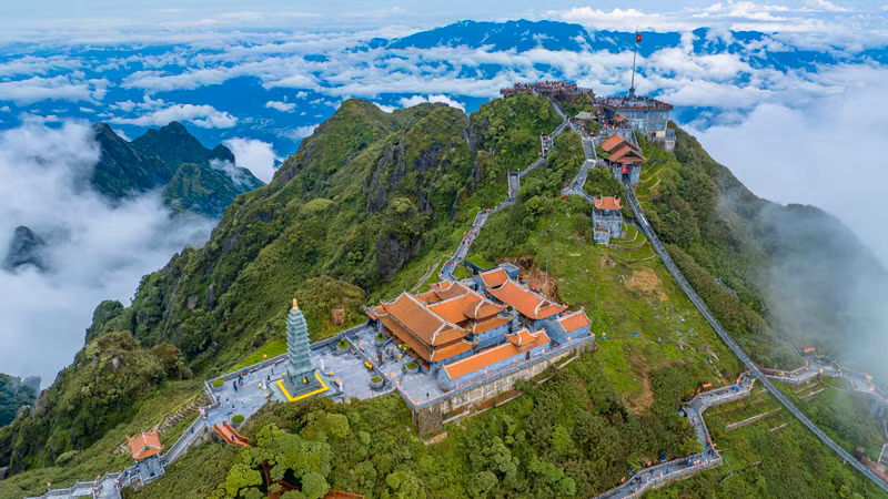  Quần thể văn hóa tâm linh Fansipan tọa lạc ở độ cao từ 2.900m đến 3.143m. 