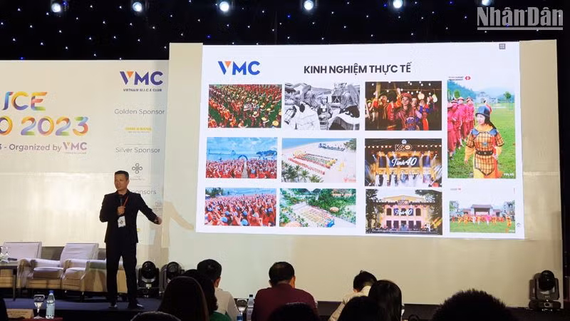 Ông Nguyễn Đức Anh, Chủ tịch VMC chia sẻ các hoạt động du lịch MICE của công ty. (Ảnh: T.LINH) Ông Nguyễn Đức Anh, Chủ tịch VMC chia sẻ các hoạt động du lịch MICE của công ty. (Ảnh: T.LINH)