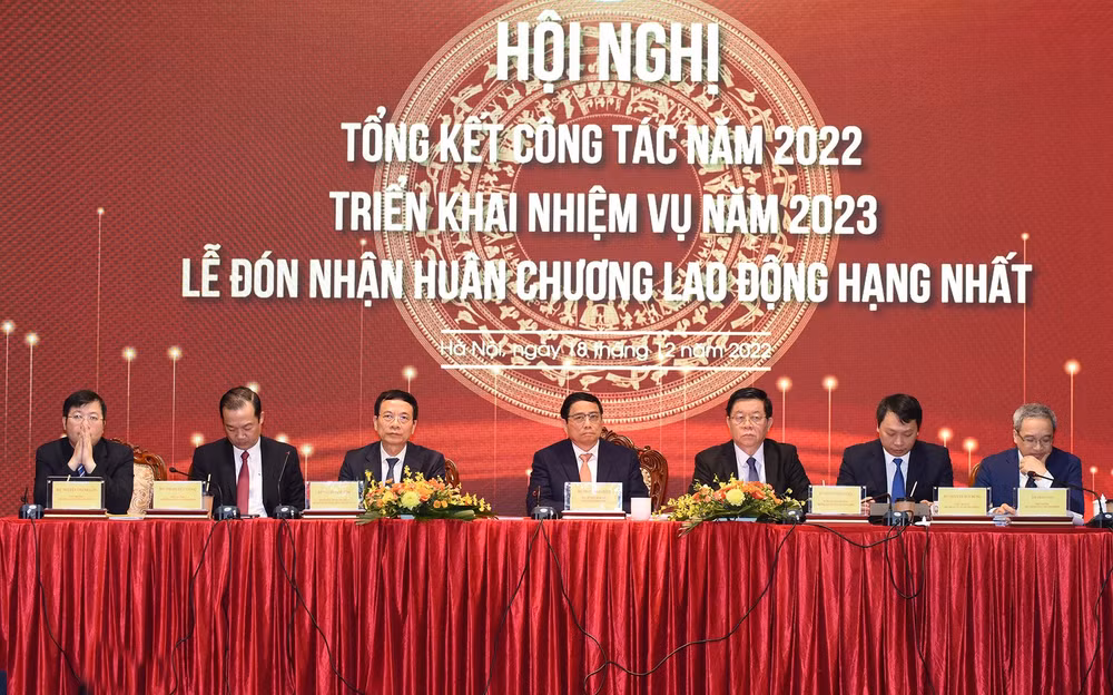 Thủ tướng Phạm Minh Chính và Trưởng Ban Tuyên giáo Trung ương Nguyễn Trọng Nghĩa cùng lãnh đạo Bộ Thông tin và Truyền thông chủ trì hội nghị. Thủ tướng Phạm Minh Chính và Trưởng Ban Tuyên giáo Trung ương Nguyễn Trọng Nghĩa cùng lãnh đạo Bộ Thông tin và Truyền thông chủ trì hội nghị.