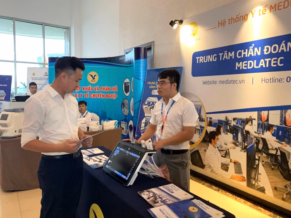 Không gian khu trưng bày ứng dụng công nghệ 4.0 tại hội thảo.