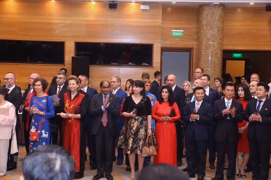 Các đại biểu quốc tế dự Lễ kỷ niệm. (Ảnh: TTXVN) Các đại biểu quốc tế dự Lễ kỷ niệm. (Ảnh: TTXVN)