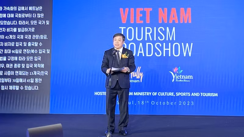 Thứ trưởng Văn hóa, Thể thao và Du lịch Đoàn Văn Việt phát biểu tại Chương trình. (Ảnh: Cục Du lịch Quốc gia Việt Nam) 