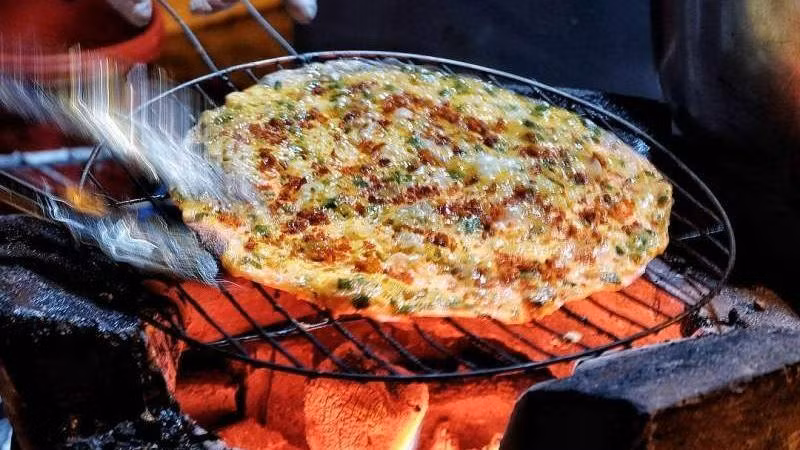 Bánh tráng nướng Đà Lạt. Bánh tráng nướng Đà Lạt.