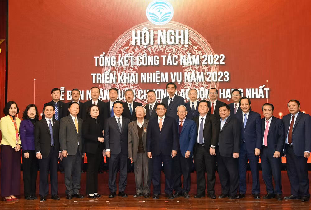 Thủ tướng Chính phủ Phạm Minh Chính với đại biểu tham dự Hội nghị. Thủ tướng Chính phủ Phạm Minh Chính với đại biểu tham dự Hội nghị.