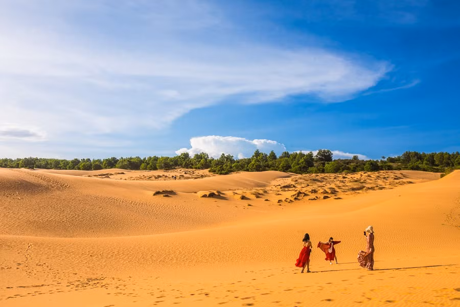 Cồn cát ở Mũi Né, Bình Thuận. (Ảnh: VietnamTravel) Cồn cát ở Mũi Né, Bình Thuận. (Ảnh: VietnamTravel)