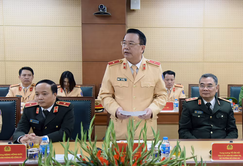Thiếu tướng Nguyễn Văn Trung, Cục trưởng Cục Cảnh sát giao thông phát biểu. Thiếu tướng Nguyễn Văn Trung, Cục trưởng Cục Cảnh sát giao thông phát biểu.