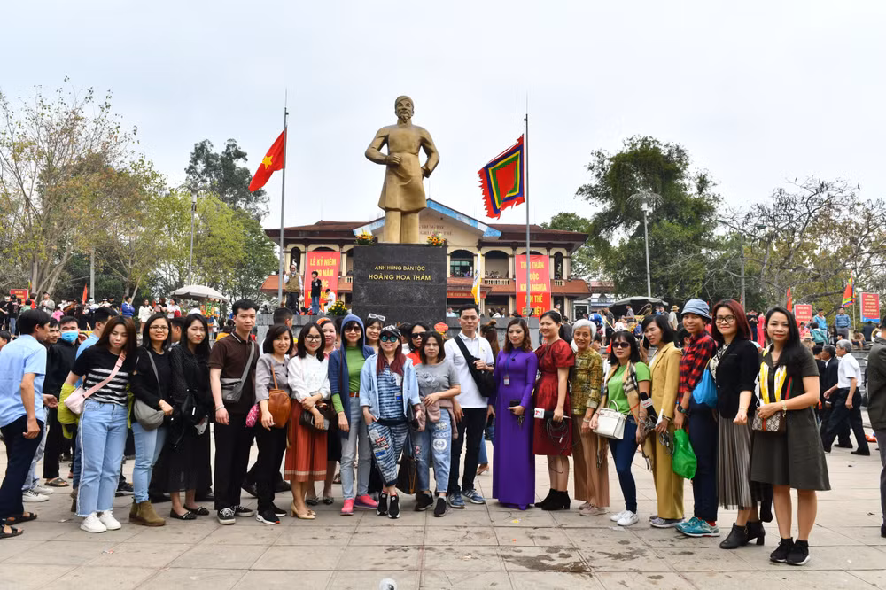 Du khách trải nghiệm tại Khu di tích lịch sử Hoàng Hoa Thám (huyện Yên Thế). (Ảnh: ĐĂNG KHOA) Du khách trải nghiệm tại Khu di tích lịch sử Hoàng Hoa Thám (huyện Yên Thế). (Ảnh: ĐĂNG KHOA)