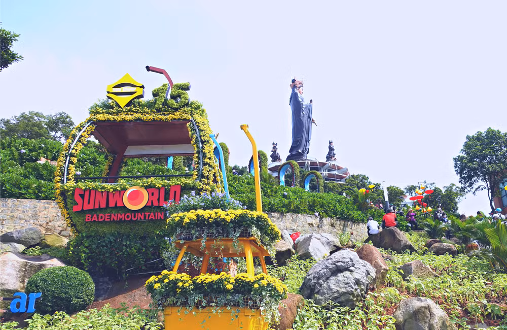 Không gian hoa rực rỡ tại Sun World Ba Den Mountain