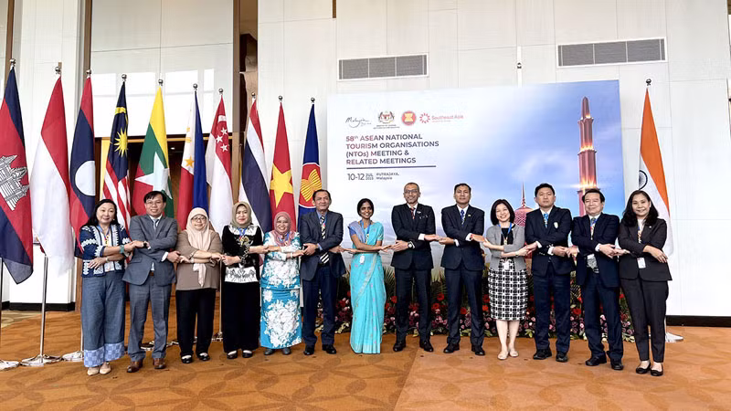 Trưởng đoàn Cơ quan du lịch quốc gia ASEAN-Ấn Độ tham dự hội nghị. (Ảnh: Cục Du lịch Quốc gia Việt Nam) Trưởng đoàn Cơ quan du lịch quốc gia ASEAN-Ấn Độ tham dự hội nghị. (Ảnh: Cục Du lịch Quốc gia Việt Nam)