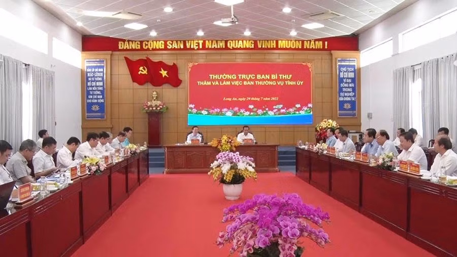 Quang cảnh buổi làm việc.