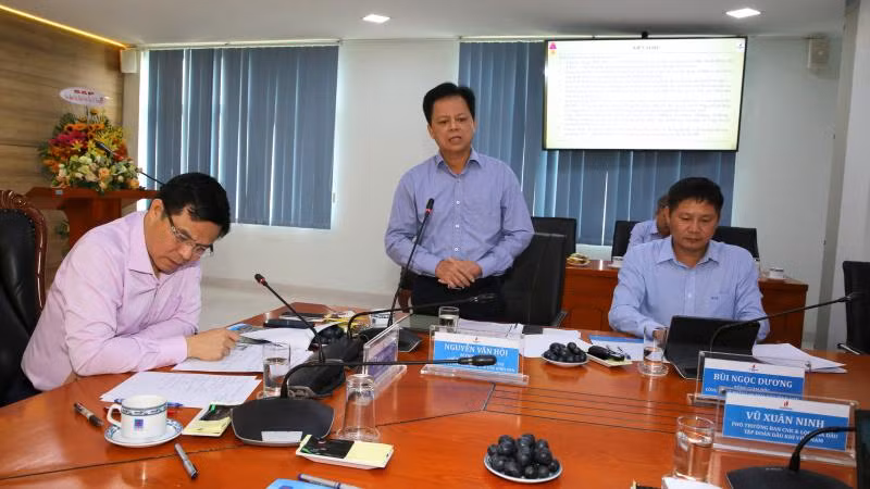 Chủ tịch Hội đồng quản trị BSR Nguyễn Văn Hội báo cáo một số nội dung liên quan đến cung ứng dầu thô cho nhà máy lọc dầu Dung Quất.