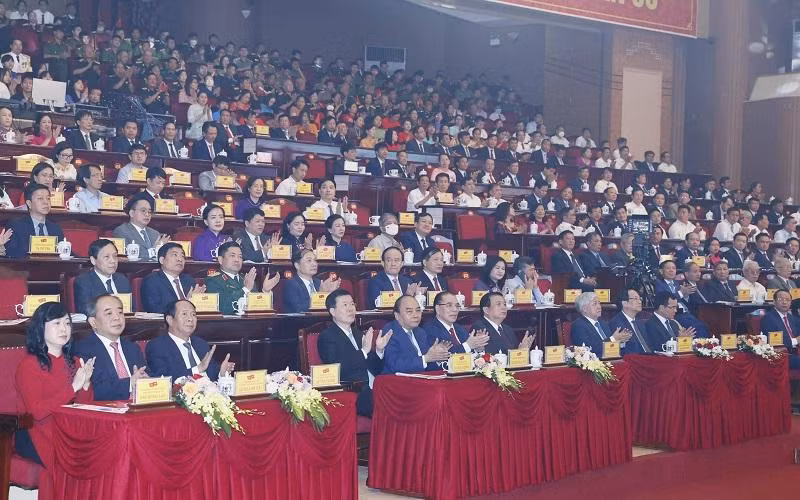 Chủ tịch nước Nguyễn Xuân Phúc và các đồng chí lãnh đạo, nguyên lãnh đạo Đảng, Nhà nước dự Lễ kỷ niệm 110 năm Ngày sinh Tổng Bí thư Nguyễn Văn Cừ (9/7/1912-9/7/2022). (Ảnh: TTXVN) 