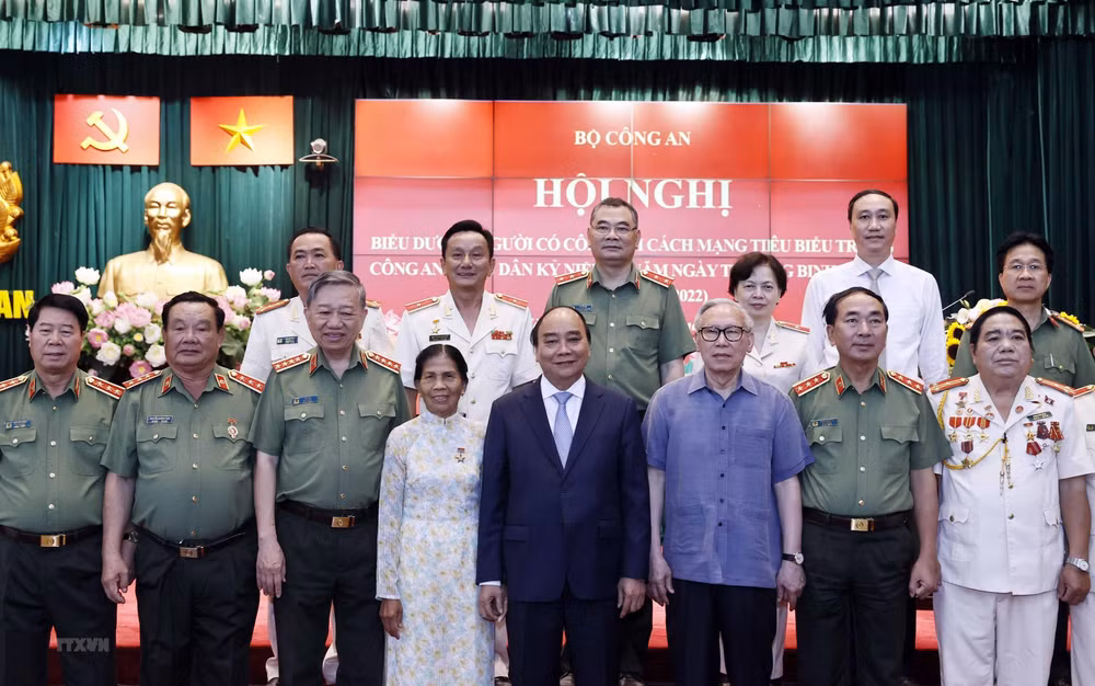 Chủ tịch nước Nguyễn Xuân Phúc với các đại biểu dự hội nghị. (Ảnh: TTXVN)