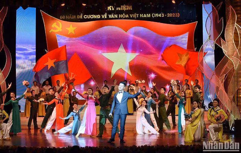Lễ kỷ niệm và chương trình nghệ thuật đặc biệt kỷ niệm 80 năm ra đời Đề cương về Văn hóa Việt Nam (1943-2023) với chủ đề “Đề cương về Văn hóa Việt Nam - Những dấu ấn lịch sử”. (Ảnh: Báo Nhân Dân)