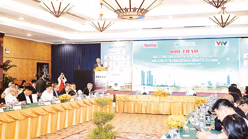 Quang cảnh Hội thảo “Tháo gỡ bất cập chính sách để phát huy vai trò của kinh tế tư nhân trong nền kinh tế Việt Nam” tại Thành phố Hồ Chí Minh. (Ảnh THẾ ANH)