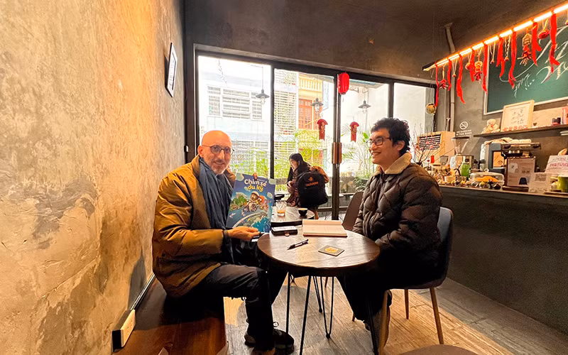 Họa sĩ Olivier Blanchin và Giám đốc Công ty Comicola Nguyễn Khánh Dương.