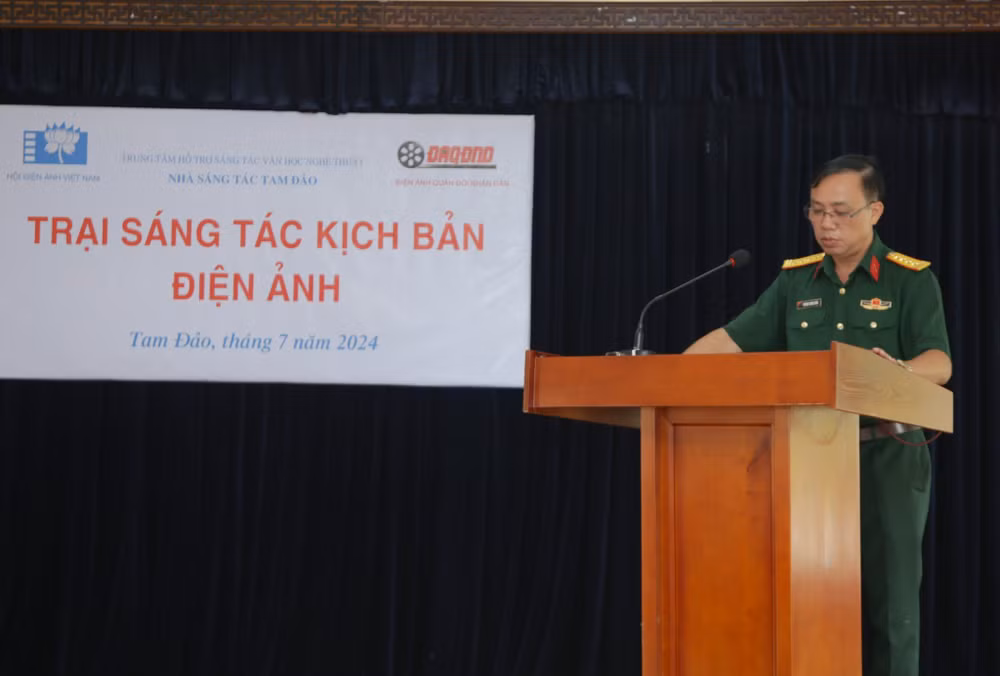 Đại tá Trương Trung Tuấn - Bí thư Đảng ủy, Phó Giám đốc Điện ảnh quân đội nhân dân phát biểu.