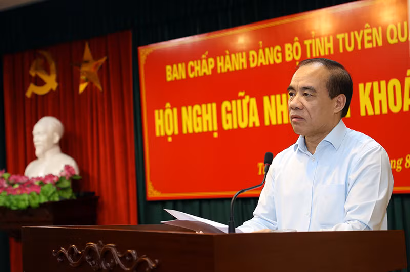 Đồng chí Chẩu Văn Lâm, Bí thư Tỉnh ủy Tuyên Quang phát biểu kết luận hội nghị. Đồng chí Chẩu Văn Lâm, Bí thư Tỉnh ủy Tuyên Quang phát biểu kết luận hội nghị.