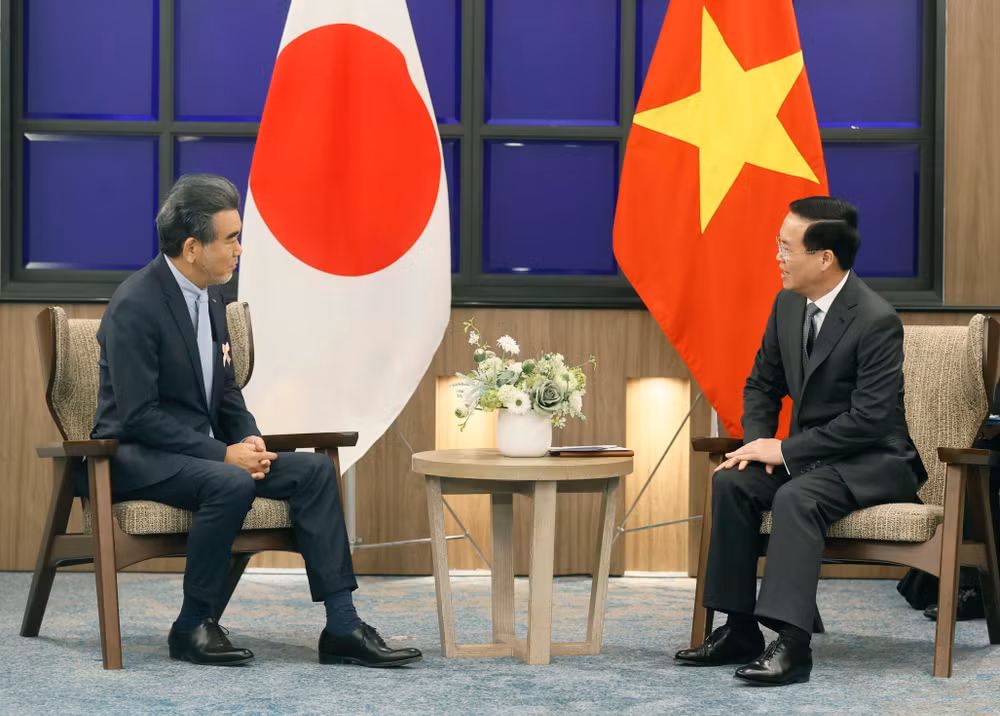 Chủ tịch nước Võ Văn Thưởng và giáo sư Mitsuo Ochi, Hiệu trưởng Trường đại học Hiroshima. (Ảnh: TTXVN) Chủ tịch nước Võ Văn Thưởng và giáo sư Mitsuo Ochi, Hiệu trưởng Trường đại học Hiroshima. (Ảnh: TTXVN)