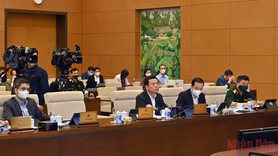 Tần số vô tuyến điện là tài sản quốc gia quan trọng và ngày càng có giá trị -0