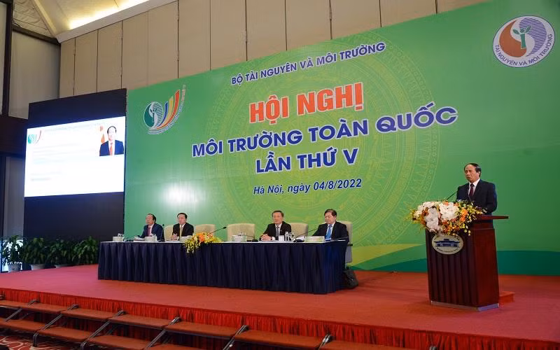 Phó Thủ tướng Chính phủ Lê Văn Thành phát biểu tại hội nghị.