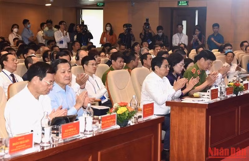 Thủ tướng Phạm Minh Chính dự sự kiện Chuyển đổi số ngành ngân hàng.