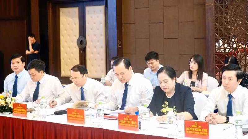 Lãnh đạo các ban đảng của tỉnh Lạng Sơn dự Hội thảo. Lãnh đạo các ban đảng của tỉnh Lạng Sơn dự Hội thảo.