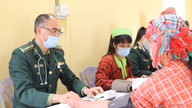 Quân y Bộ đội Biên phòng tỉnh Lạng Sơn thăm khám, cấp thuốc miễn phí cho bà con biên giới. Quân y Bộ đội Biên phòng tỉnh Lạng Sơn thăm khám, cấp thuốc miễn phí cho bà con biên giới.