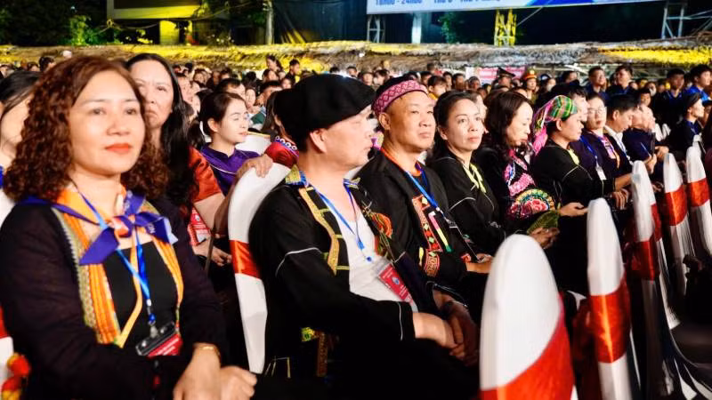 Đông đảo bà con nhân dân trên địa bàn thành phố tham dự Ngày hội văn hóa các dân tộc thành phố Lạng Sơn. Đông đảo bà con nhân dân trên địa bàn thành phố tham dự Ngày hội văn hóa các dân tộc thành phố Lạng Sơn.
