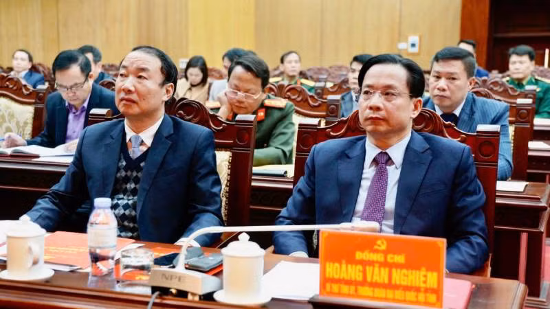 Lãnh đạo Tỉnh ủy Lạng Sơn cùng các đại biểu tham dự hội nghị.