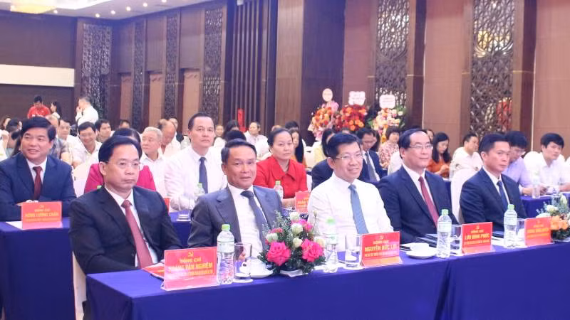 Các đại biểu dự kỷ niệm 60 năm Báo Lạng Sơn ra số báo đầu.