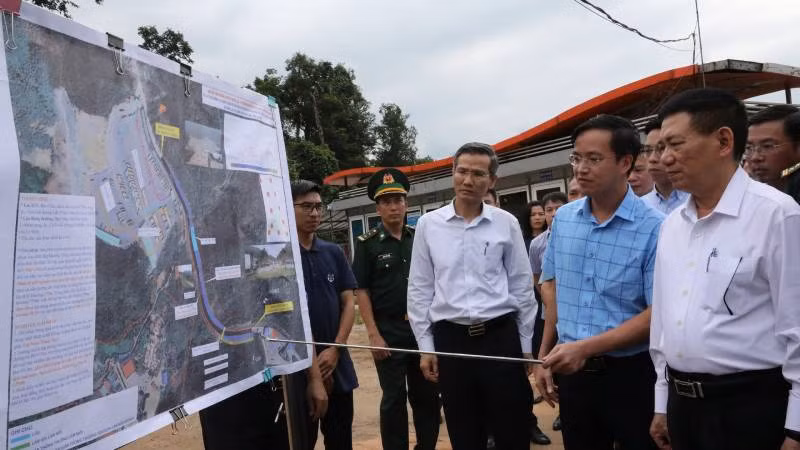 Phó Thủ tướng Hồ Đức Phớc kiểm tra triển khai cửa khẩu thông minh ở Lạng Sơn.