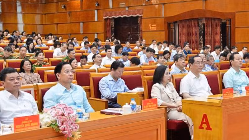 Các đại biểu tham dự hội nghị triển khai tại điểm cầu Hội trường Tỉnh ủy Lạng Sơn. Các đại biểu tham dự hội nghị triển khai tại điểm cầu Hội trường Tỉnh ủy Lạng Sơn.