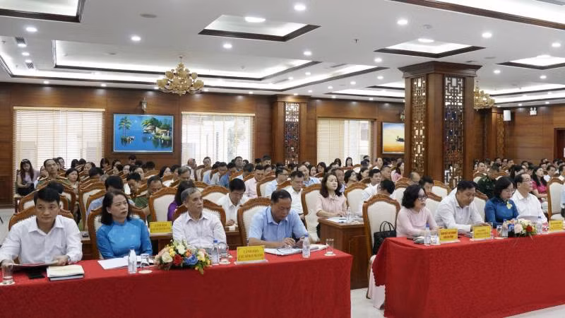 Lãnh đạo các sở, ban ngành, các tổ chức chính trị xã hội của tỉnh tham dự.