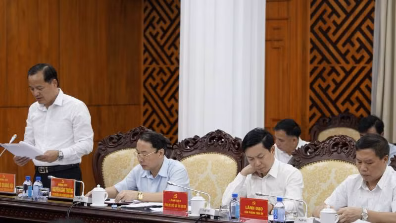 Các đại biểu phát biểu, thảo luận tại buổi sơ kết Quy định số 11 của Bộ Chính trị. Các đại biểu phát biểu, thảo luận tại buổi sơ kết Quy định số 11 của Bộ Chính trị.