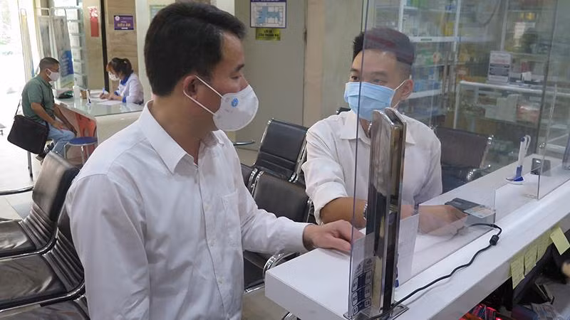 Triển khai ứng dụng công nghệ sinh trắc xác thực vân tay trên căn cước công dân gắn chíp trong khám, chữa bệnh bảo hiểm y tế đem đến nhiều tiện lợi (Ảnh: VSS).