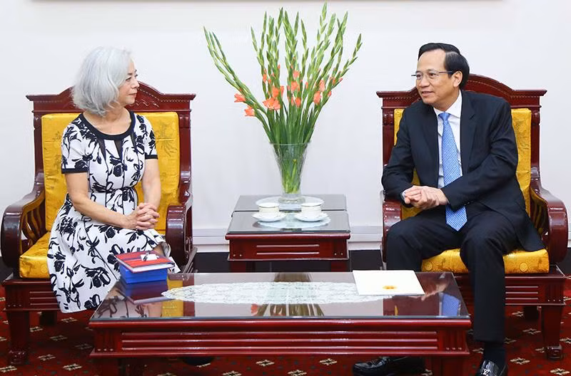 Bộ trưởng Đào Ngọc Dung tiếp Phó Thứ trưởng phụ trách các vấn đề lao động quốc tế của Bộ Lao động Hoa Kỳ, Thea Lee (Ảnh: Molisa). Bộ trưởng Đào Ngọc Dung tiếp Phó Thứ trưởng phụ trách các vấn đề lao động quốc tế của Bộ Lao động Hoa Kỳ, Thea Lee (Ảnh: Molisa).
