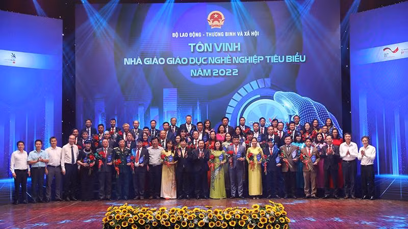 Tôn vinh các nhà giáo giáo dục nghề nghiệp, tháng 10/2022 (Ảnh: Molisa).