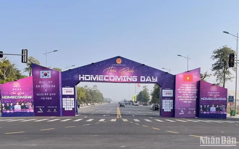 Khu vực chính dẫn vào Lễ hội Âm nhạc Homecoming và Hội chợ Nông nghiệp quốc tế đồng bằng Bắc Bộ 2023. Khu vực chính dẫn vào Lễ hội Âm nhạc Homecoming và Hội chợ Nông nghiệp quốc tế đồng bằng Bắc Bộ 2023.