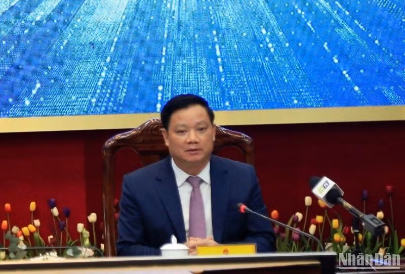 Chủ tịch Ủy ban nhân dân tỉnh Thái Bình Nguyễn Khắc Thận đánh giá cao Tập đoàn Chery đã tìm hiểu, khảo sát và quyết định chọn Thái Bình để đầu tư nhà máy sản xuất ô-tô quy mô lớn. Chủ tịch Ủy ban nhân dân tỉnh Thái Bình Nguyễn Khắc Thận đánh giá cao Tập đoàn Chery đã tìm hiểu, khảo sát và quyết định chọn Thái Bình để đầu tư nhà máy sản xuất ô-tô quy mô lớn.