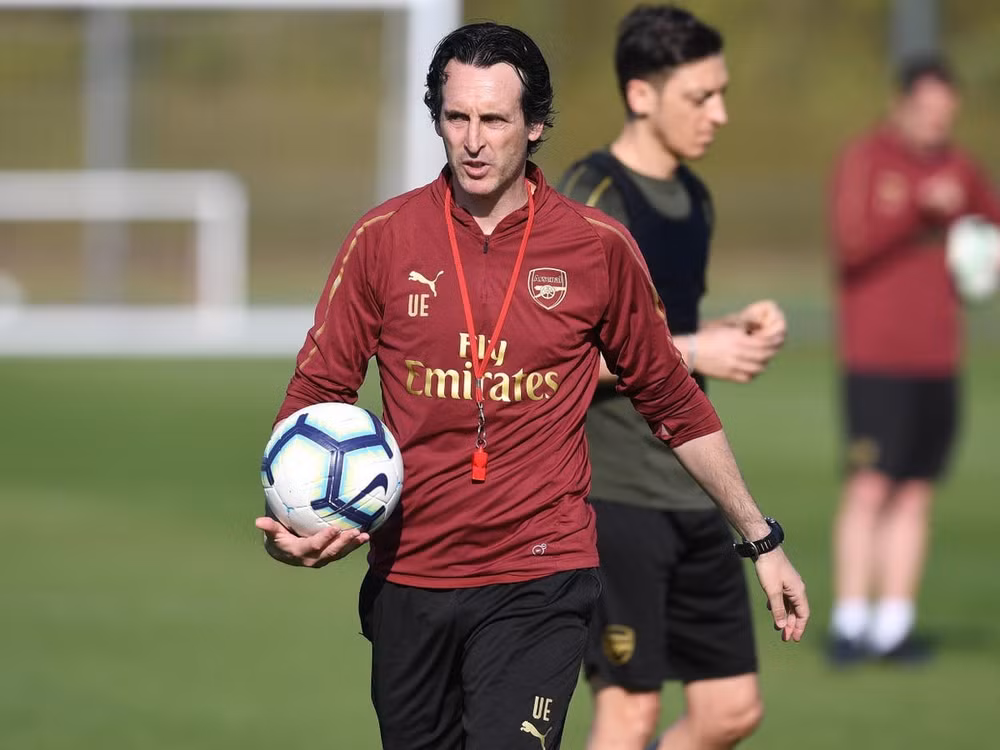 Trát sa thải bất ngờ của Arsenal là nỗi đau khó phai với người thầy cũ Unai Emery.