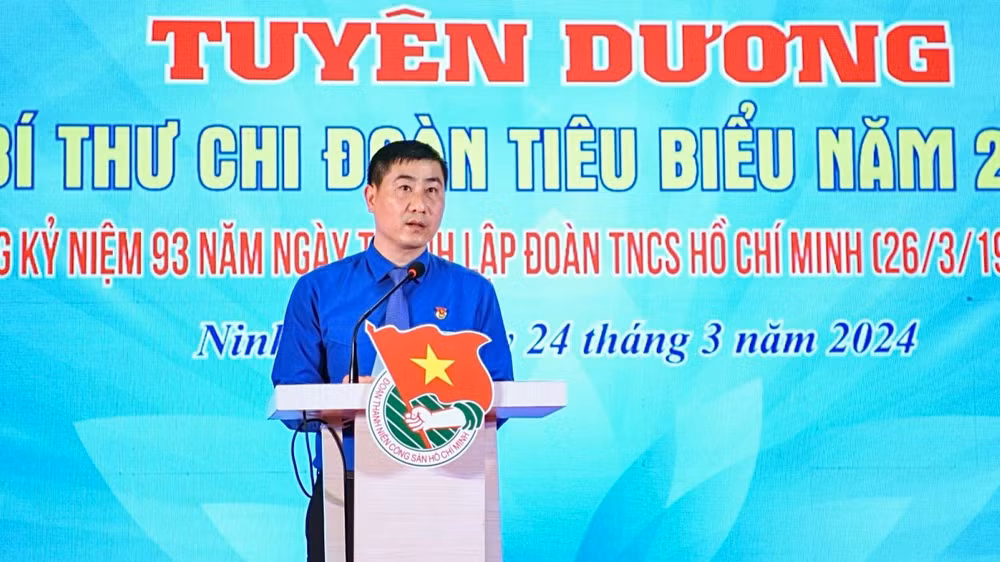 Đồng chí Trịnh Như Lâm, Bí thư Tỉnh đoàn Ninh Bình phát biểu tại chương trình. (Ảnh: TRƯỜNG GIANG)