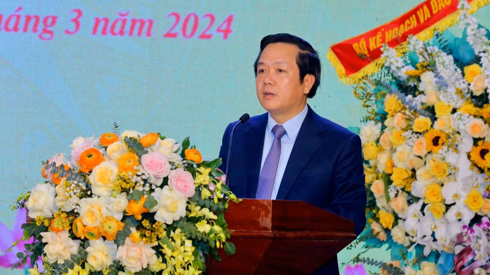 Đồng chí Chủ tịch Ủy ban nhân dân tỉnh Ninh Bình Phạm Quang Ngọc phát biểu tại lễ kỷ niệm. (Ảnh: ANH TUẤN)
