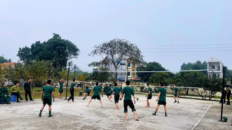 Thể dục thể thao trong giờ nghỉ.