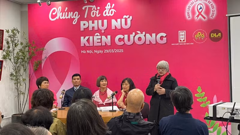 Nhà văn Trần Thị Trường đã có nhiều chia sẻ xúc động.