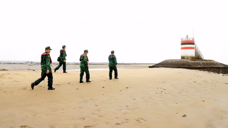 Bãi biển Trà Cổ mang vẻ đẹp hoang sơ và bình yên.