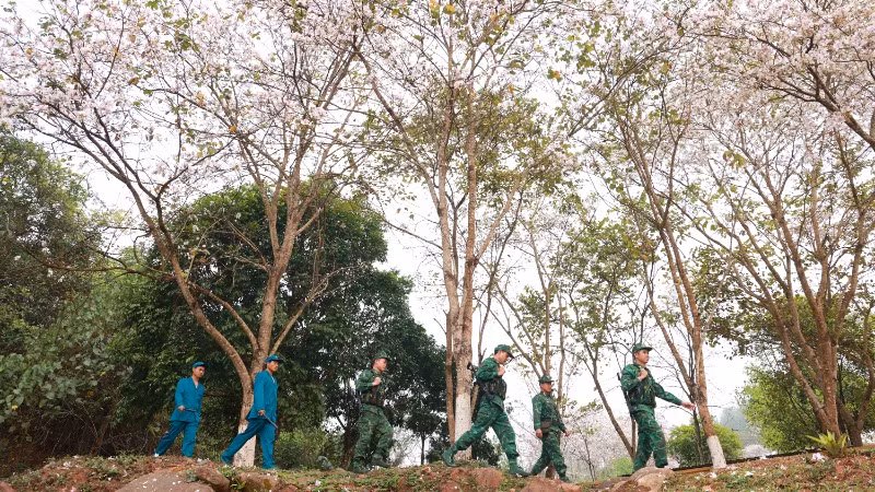 Đường tuần tra lãng mạn mà thiêng liêng. Đường tuần tra lãng mạn mà thiêng liêng.