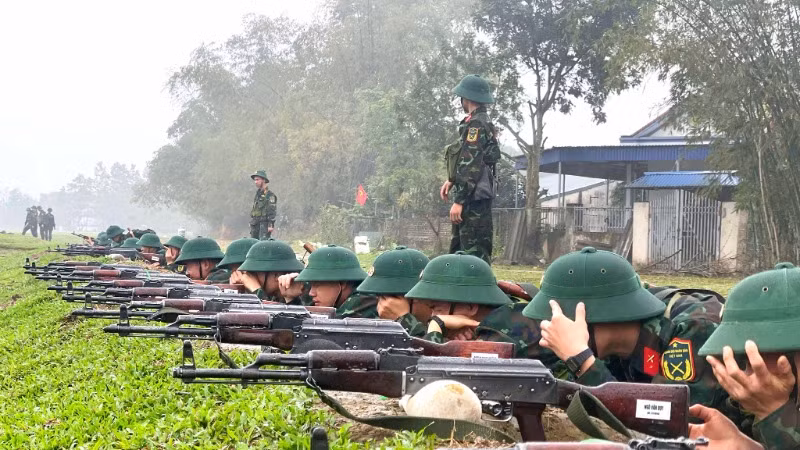 Vượt nắng thắng mưa, say sưa luyện tập.